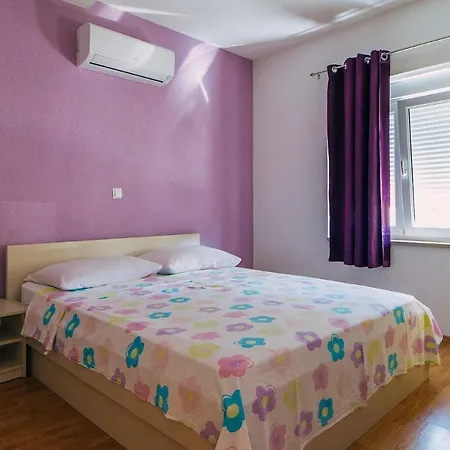 Dea * Baška Voda